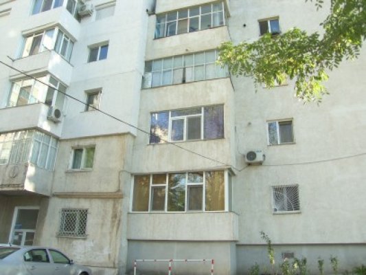 O femeie s-a aruncat de la etajul patru al unui bloc din Constanţa